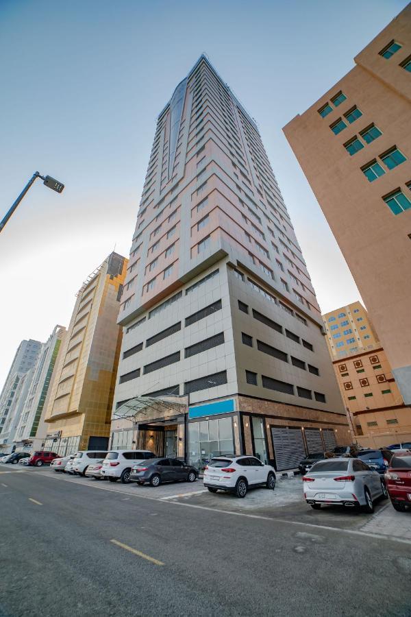 Platinum Coast Hotel Apartments Fujairah Buitenkant foto The hotel in 2016