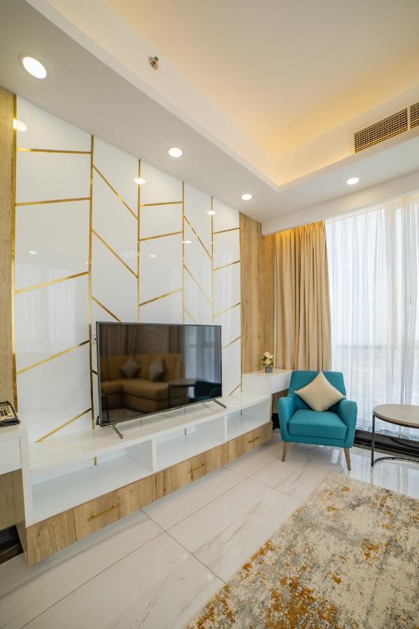Platinum Coast Hotel Apartments Fujairah Buitenkant foto A television set