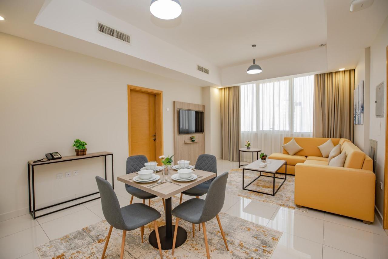Platinum Coast Hotel Apartments Fujairah Kamer foto A living room in a serviced apartment in Dubai