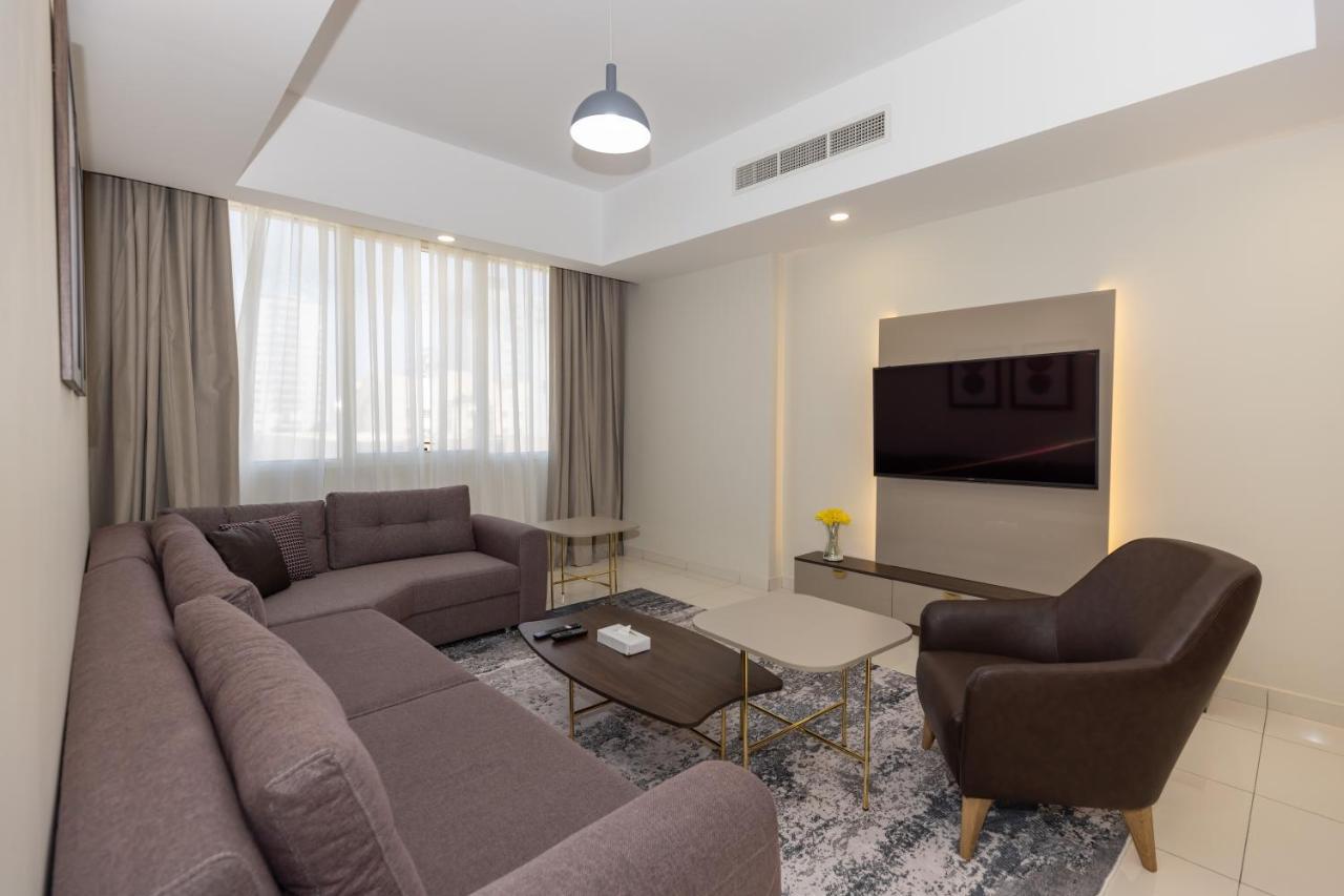 Platinum Coast Hotel Apartments Fujairah Buitenkant foto Living room