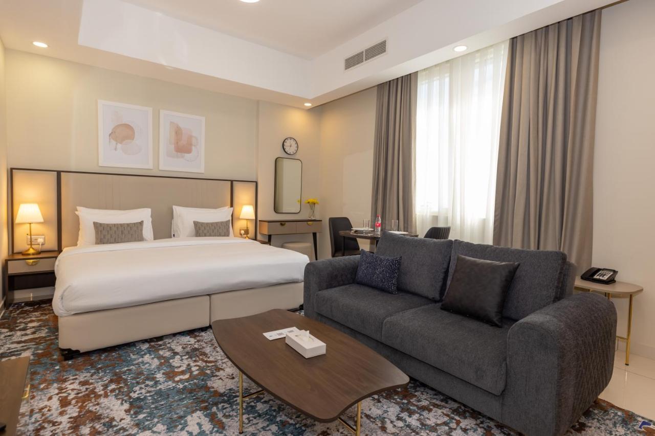 Platinum Coast Hotel Apartments Fujairah Buitenkant foto A room at the hotel