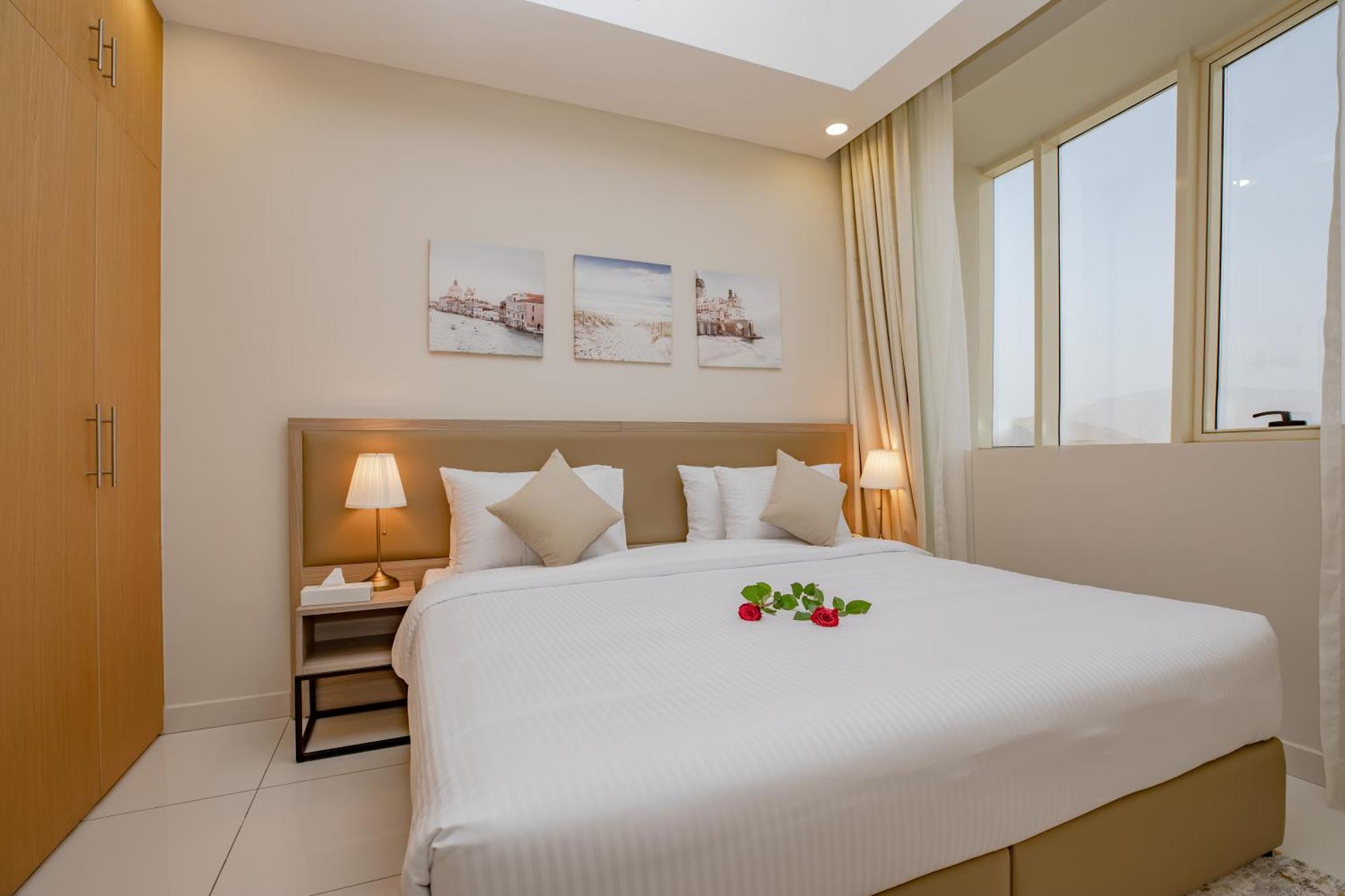 Platinum Coast Hotel Apartments Fujairah Kamer foto A bedroom in a hotel